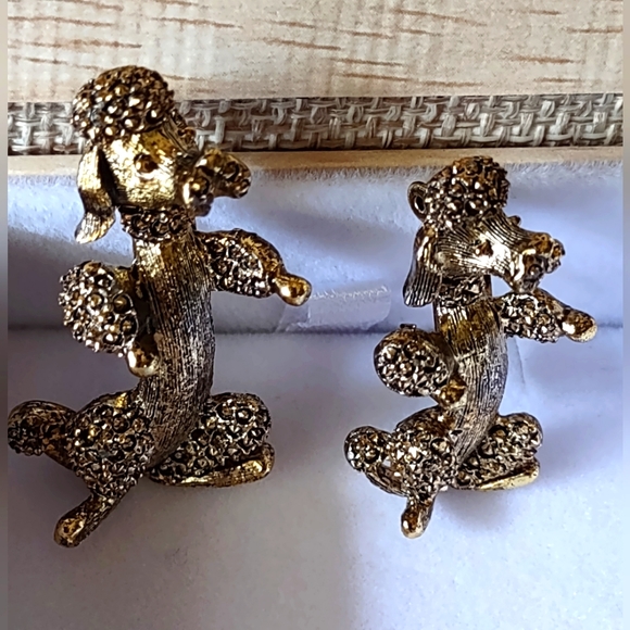 Gerry's Poodle dogs pair Goldtone Pins - Picture 1 of 4